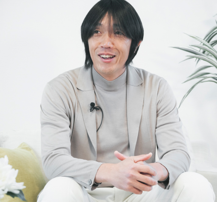 インタビュー中の中村俊輔