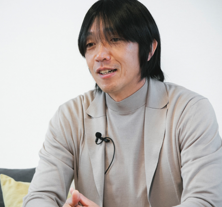 インタビュー中の中村俊輔